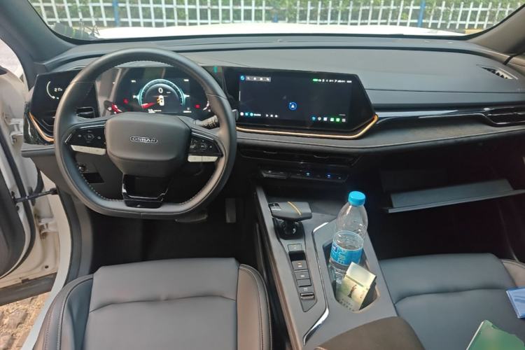 Used CHANGAN OSHAN X5 PLUS 2023 1.5T DCT Excellence Edition Center Console