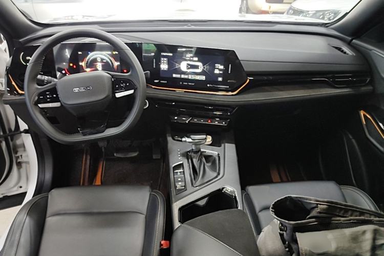Used CHANGAN OSHAN X5 PLUS 2023 Revised 1.5T DCT Pioneer Edition Center Console