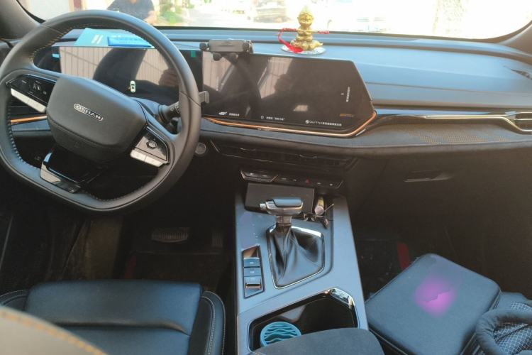 Used CHANGAN OSHAN X5 PLUS 2023 Revised 1.5T DCT Pioneer Edition Center Console