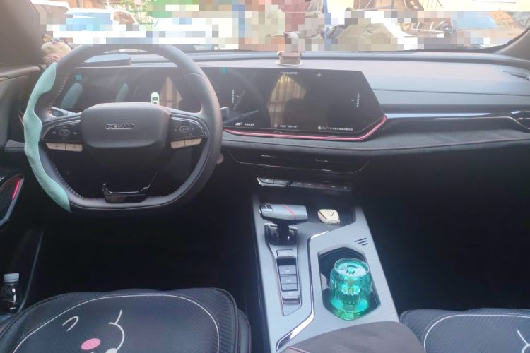 Used CHANGAN OSHAN X5 PLUS 2023 1.5T DCT Excellence Edition Center Console