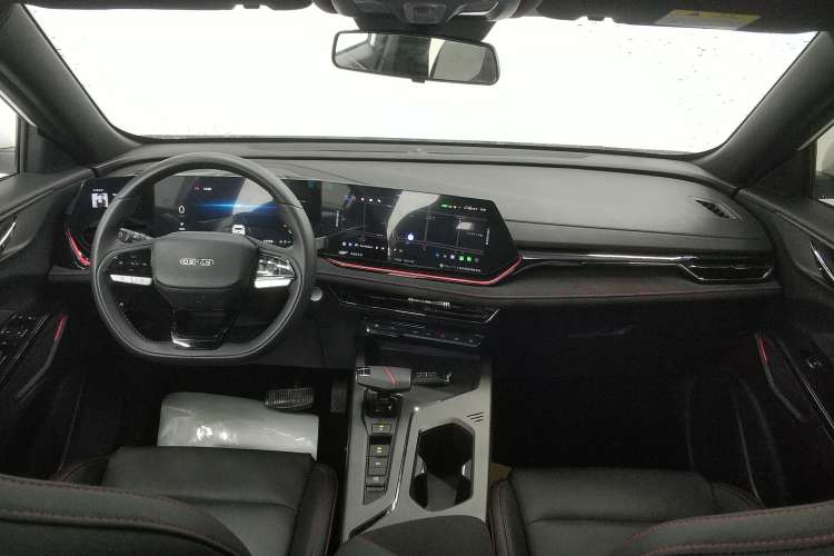 Used CHANGAN OSHAN X5 PLUS 2023 1.5T DCT Excellence Edition Center Console