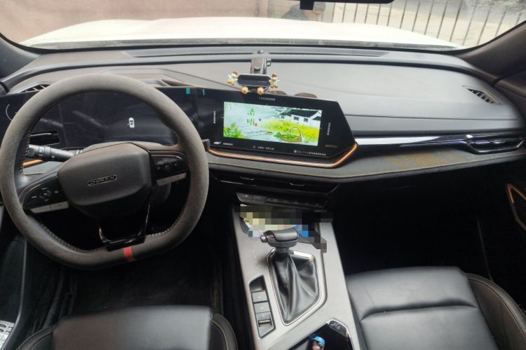 Used CHANGAN OSHAN X5 PLUS 2023 1.5T DCT Pioneer Edition Center Console
