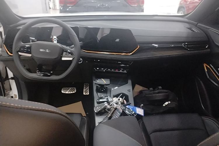 Used CHANGAN OSHAN X5 PLUS 2023 1.5T DCT Smart & Fun AI Edition Center Console