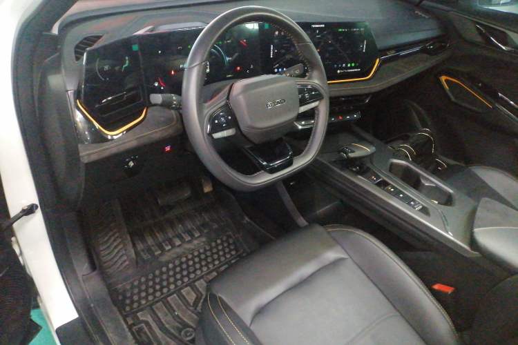 Used CHANGAN OSHAN X5 PLUS 2023 1.5T DCT Excellence Edition Center Console