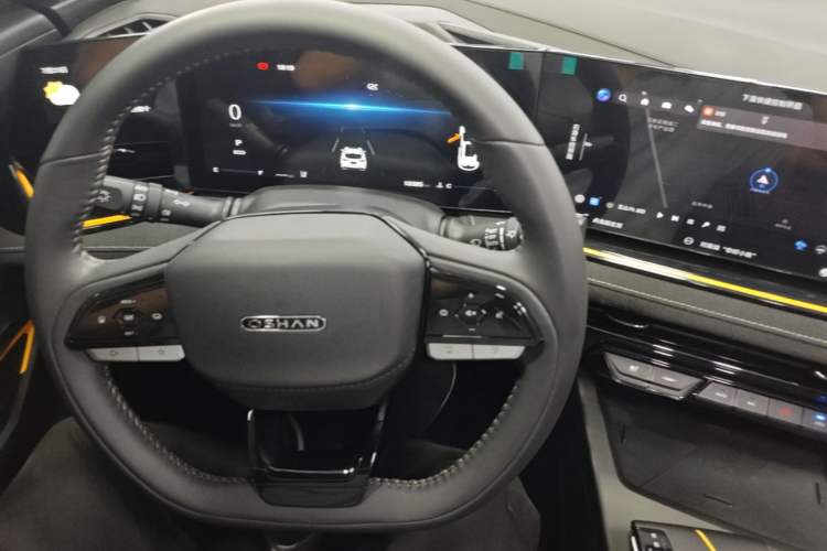 Used CHANGAN OSHAN X5 PLUS 2023 1.5T DCT Smart & Fun AI Edition Center Console