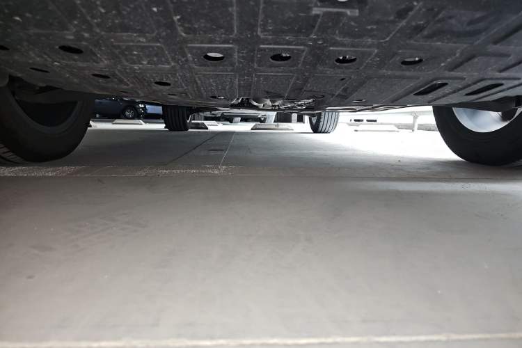 Used CHANGAN OSHAN X5 PLUS 2023 Revised Version 1.5T DCT Navigation Edition Chassis Front