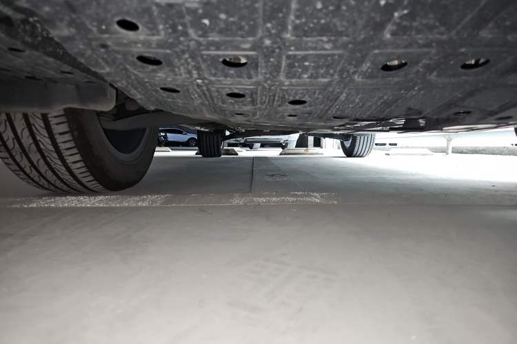 Used CHANGAN OSHAN X5 PLUS 2023 Revised Version 1.5T DCT Navigation Edition Chassis Front Right