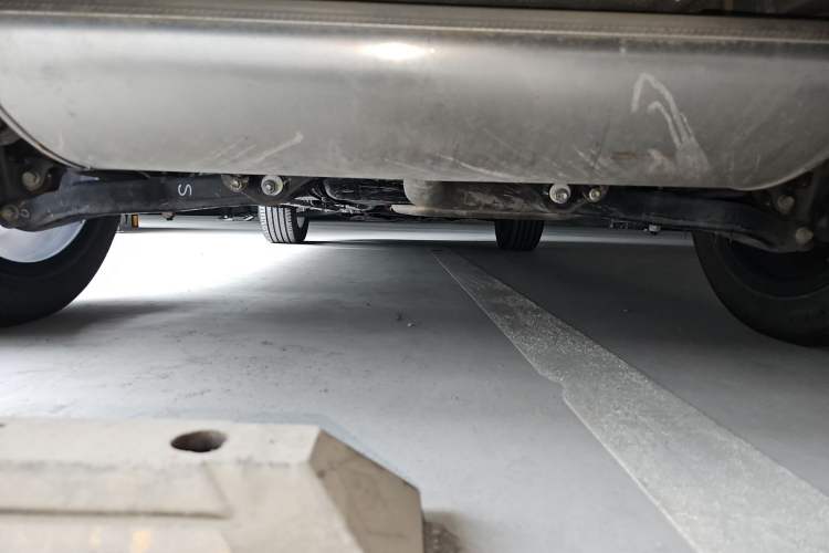 Used CHANGAN OSHAN X5 PLUS 2023 Revised Version 1.5T DCT Navigation Edition Chassis Rear