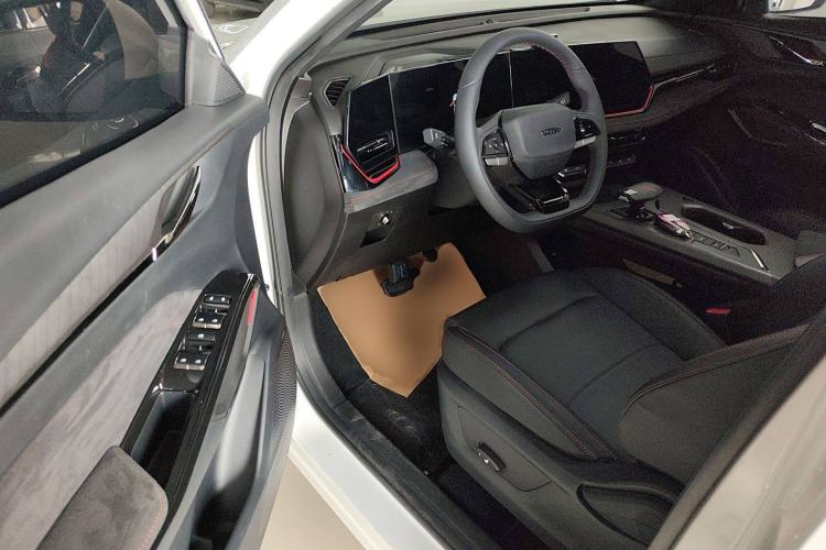 Used CHANGAN OSHAN X5 PLUS 2023 Revised Version 1.5T DCT Navigation Edition Driver Seat