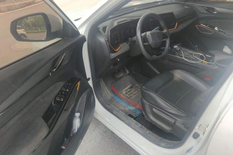 Used CHANGAN OSHAN X5 PLUS 2023 Revised 1.5T DCT Pioneer Edition Driver Seat