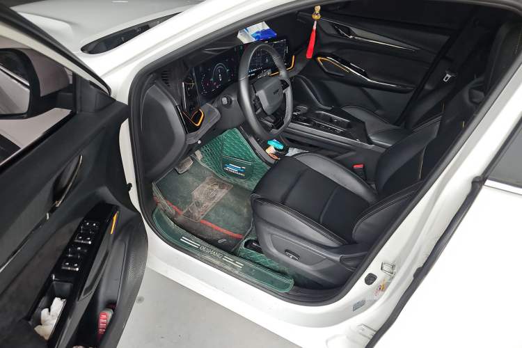 Used CHANGAN OSHAN X5 PLUS 2023 Revised Version 1.5T DCT Navigation Edition Driver Seat