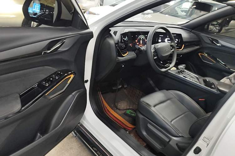 Used CHANGAN OSHAN X5 PLUS 2023 Revised 1.5T DCT Pioneer Edition Driver Seat