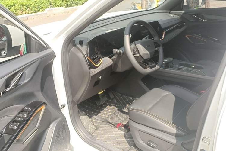 Used CHANGAN OSHAN X5 PLUS 2023 Revised 1.5T DCT Excellence Edition Driver Seat