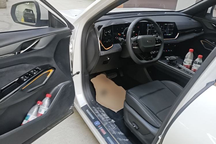 Used CHANGAN OSHAN X5 PLUS 2023 Revised 1.5T DCT Excellence Edition Driver Seat
