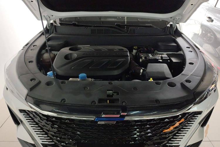 Used CHANGAN OSHAN X5 PLUS 2023 Revised Version 1.5T DCT Navigation Edition Engine Bay
