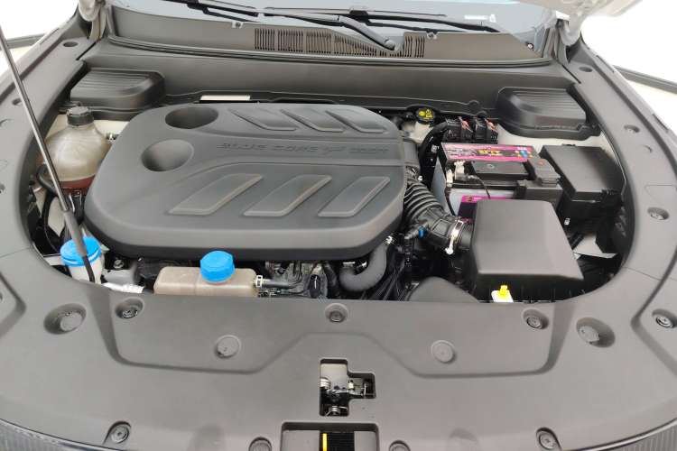 Used CHANGAN OSHAN X5 PLUS 2023 Revised 1.5T DCT Pioneer Edition Engine Bay