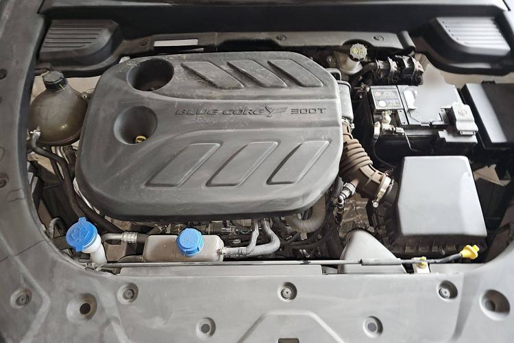 Used CHANGAN OSHAN X5 PLUS 2023 Revised Version 1.5T DCT Navigation Edition Engine Bay