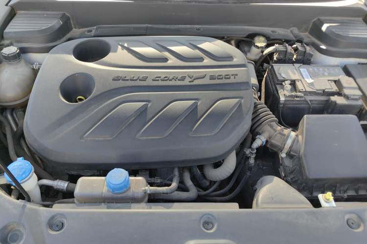 Used CHANGAN OSHAN X5 PLUS 2023 1.5T DCT Navigation Edition Engine Bay