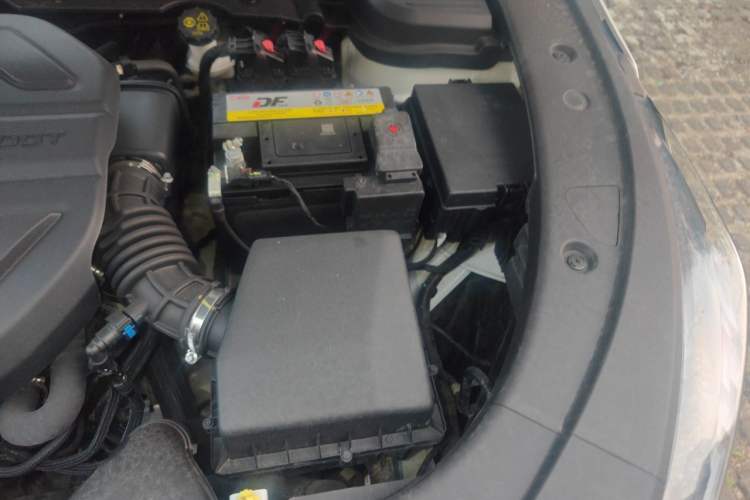 Used CHANGAN OSHAN X5 PLUS 2023 1.5T DCT Excellence Edition Engine Bay Left