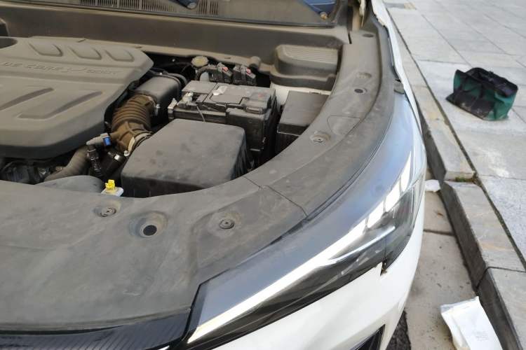 Used CHANGAN OSHAN X5 PLUS 2023 1.5T DCT Excellence Edition Engine Bay Left