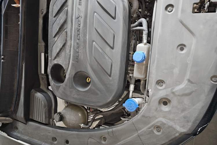 Used CHANGAN OSHAN X5 PLUS 2023 Revised Version 1.5T DCT Navigation Edition Engine Bay Right