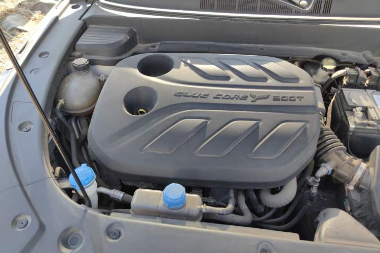 Used CHANGAN OSHAN X5 PLUS 2023 1.5T DCT Navigation Edition Engine Bay Right