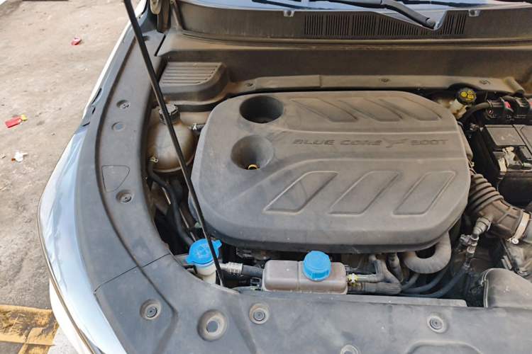 Used CHANGAN OSHAN X5 PLUS 2023 1.5T DCT Pioneer Edition Engine Bay Right