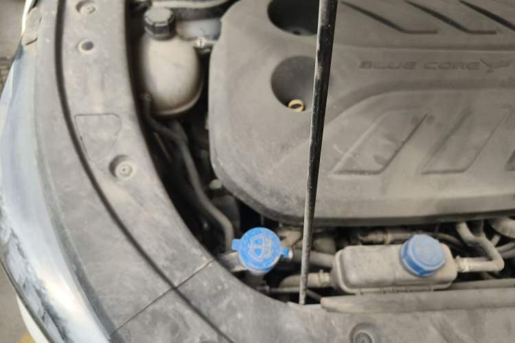 Used CHANGAN OSHAN X5 PLUS 2023 1.5T DCT Pioneer Edition Engine Bay Right