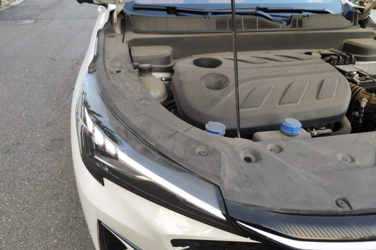 Used CHANGAN OSHAN X5 PLUS 2023 1.5T DCT Excellence Edition Engine Bay Right