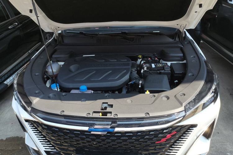 Used CHANGAN OSHAN X5 PLUS 2023 Revised 1.5T DCT Excellence Edition Engine Bay