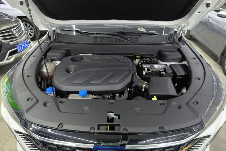 Used CHANGAN OSHAN X5 PLUS 2023 Revised 1.5T DCT Excellence Edition Engine Bay