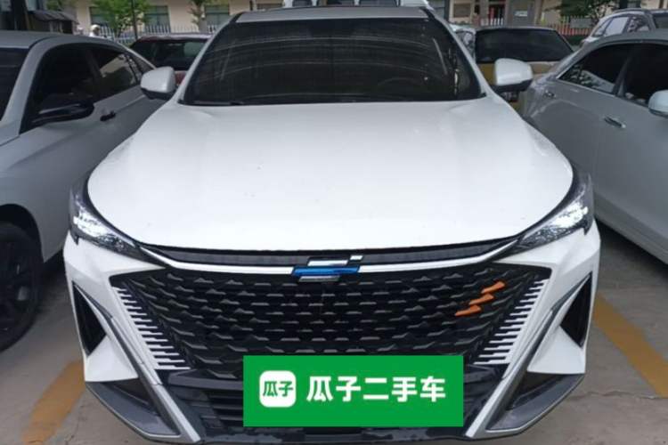 Used CHANGAN OSHAN X5 PLUS 2023 Revised 1.5T DCT Excellence Edition Front
