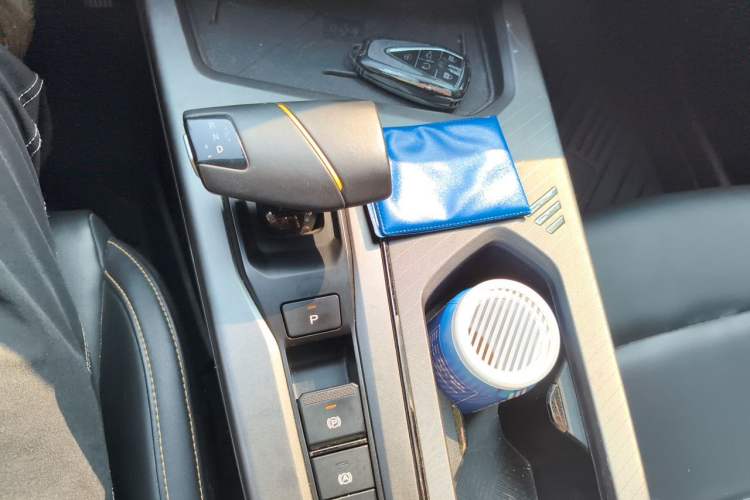 Used CHANGAN OSHAN X5 PLUS 2023 1.5T DCT Smart & Fun AI Edition Gear Lever