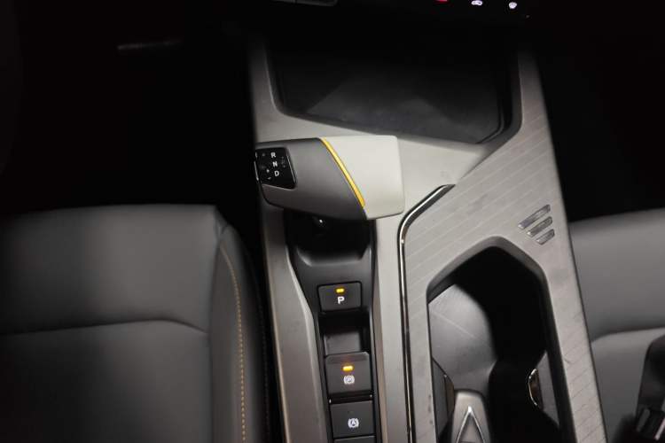 Used CHANGAN OSHAN X5 PLUS 2023 1.5T DCT Excellence Edition Gear Lever