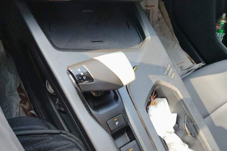 Used CHANGAN OSHAN X5 PLUS 2023 1.5T DCT Smart & Fun AI Edition Gear Lever