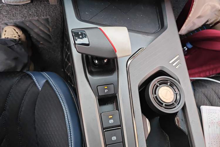Used CHANGAN OSHAN X5 PLUS 2023 1.5T DCT Navigation Edition Gear Lever