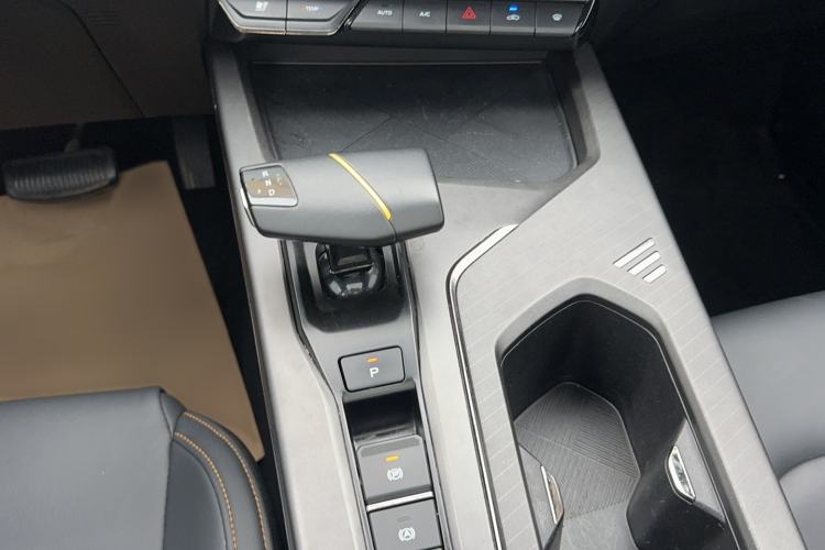 Used CHANGAN OSHAN X5 PLUS 2023 Revised 1.5T DCT Excellence Edition Gear Lever