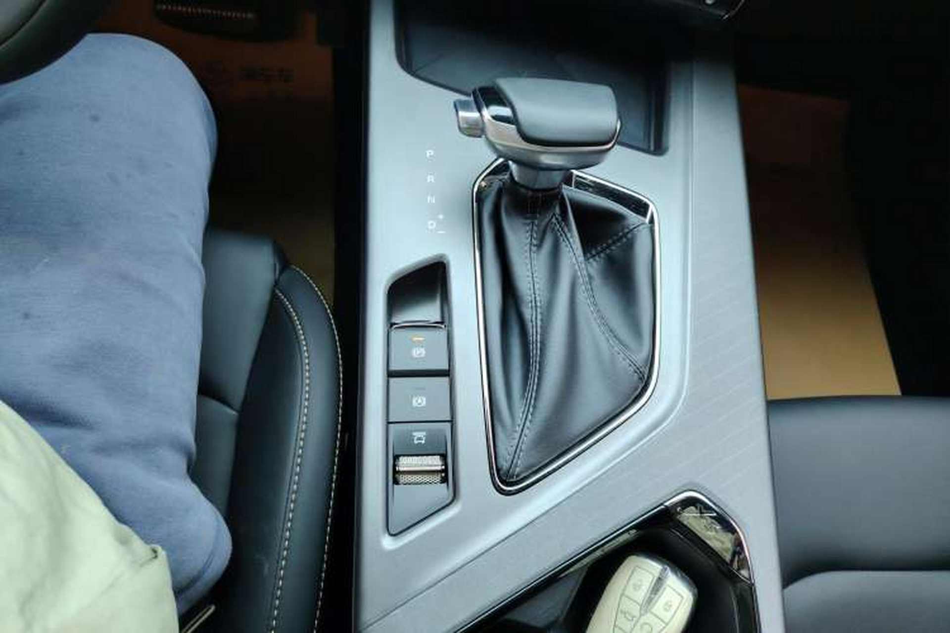 Used CHANGAN OSHAN X5 PLUS 2023 Revised 1.5T DCT Pioneer Edition Gear Lever