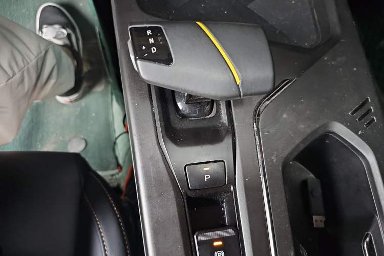 Used CHANGAN OSHAN X5 PLUS 2023 Revised Version 1.5T DCT Navigation Edition Gear Lever