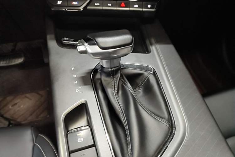 Used CHANGAN OSHAN X5 PLUS 2023 Revised 1.5T DCT Pioneer Edition Gear Lever