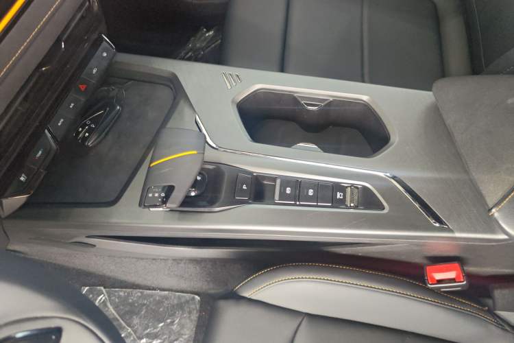 Used CHANGAN OSHAN X5 PLUS 2023 Revised 1.5T DCT Pioneer Edition Gear Lever