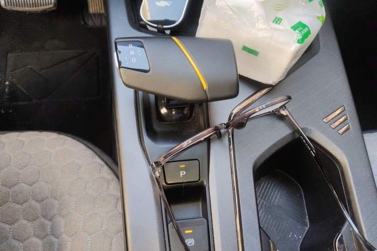 Used CHANGAN OSHAN X5 PLUS 2023 1.5T DCT Excellence Edition Gear Lever
