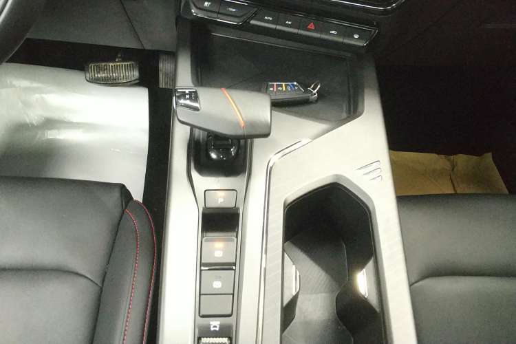 Used CHANGAN OSHAN X5 PLUS 2023 1.5T DCT Excellence Edition Gear Lever