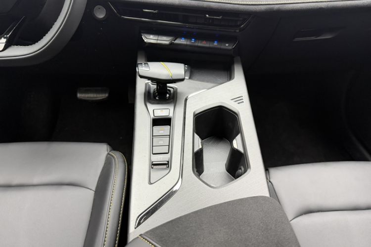 Used CHANGAN OSHAN X5 PLUS 2023 Revised 1.5T DCT Excellence Edition Gear Lever