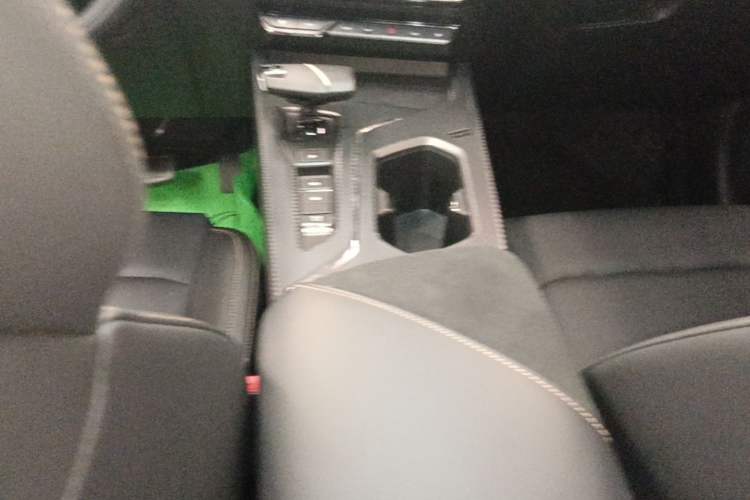 Used CHANGAN OSHAN X5 PLUS 2023 1.5T DCT Excellence Edition Gear Lever