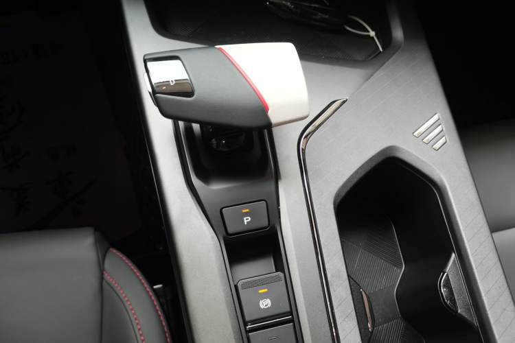 Used CHANGAN OSHAN X5 PLUS 2023 Revised 1.5T DCT Excellence Edition Gear Lever