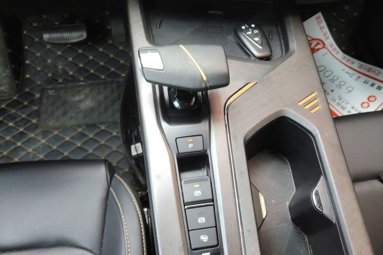 Used CHANGAN OSHAN X5 PLUS 2023 Revised 1.5T DCT Smart & Fun AI Edition Gear Lever
