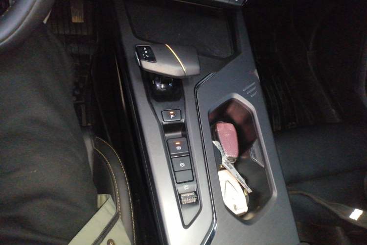 Used CHANGAN OSHAN X5 PLUS 2023 1.5T DCT Excellence Edition Gear Lever