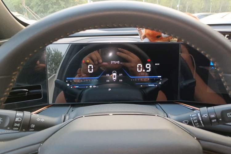 Used CHANGAN OSHAN X5 PLUS 2023 1.5T DCT Enjoyment Version Instrument Cluster
