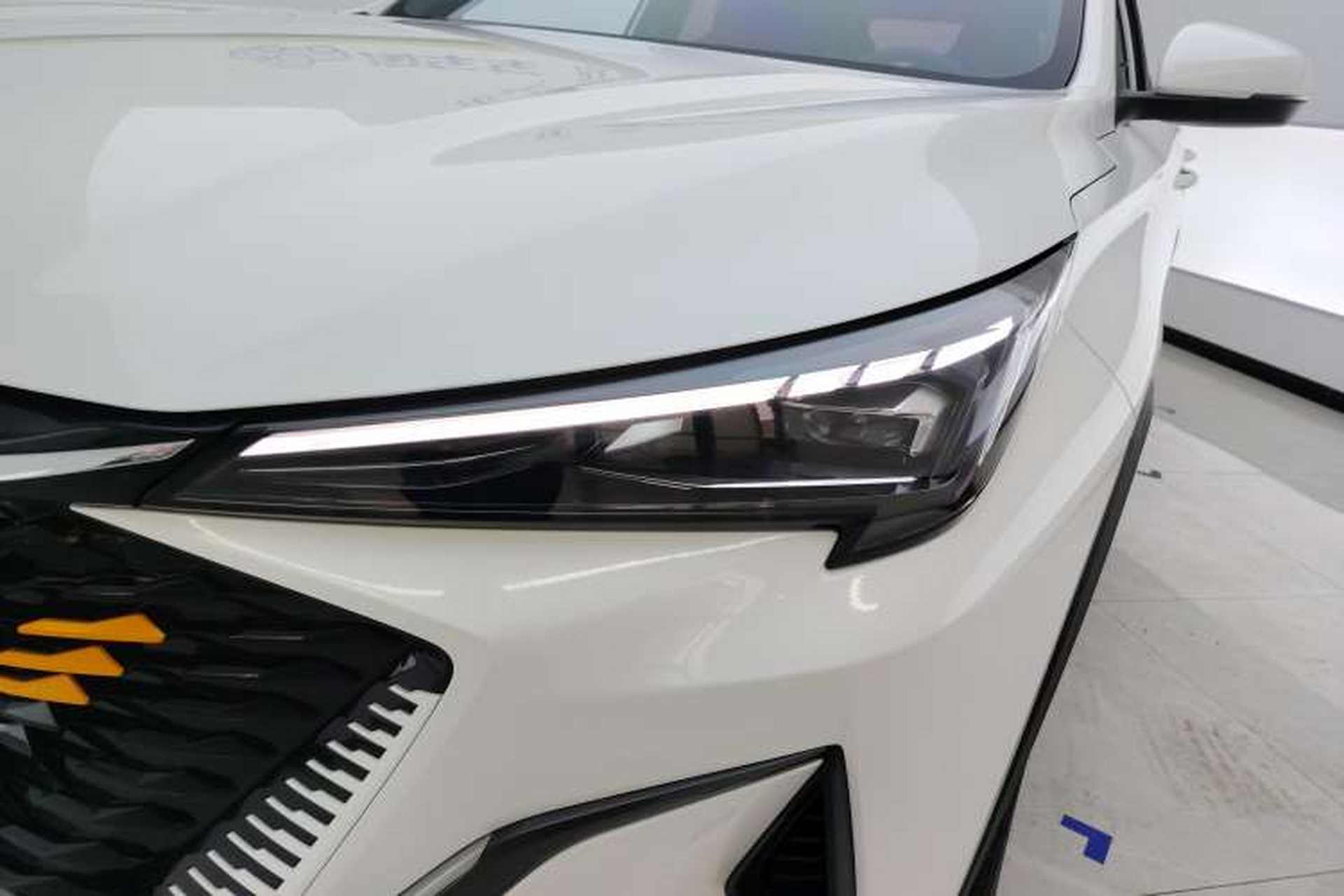 Used CHANGAN OSHAN X5 PLUS 2023 Revised 1.5T DCT Pioneer Edition Left Front Headlight